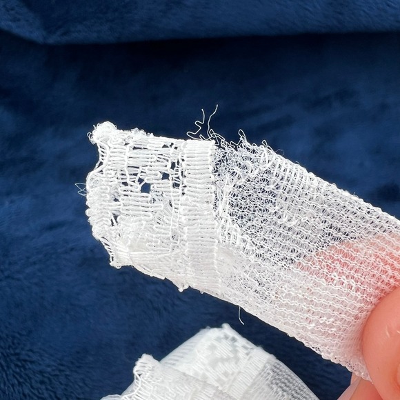 Vintage Barbie Romantic Wedding Dress & Veil 1981 Mattel w/ Flaw to Cuff - Picture 2 of 9